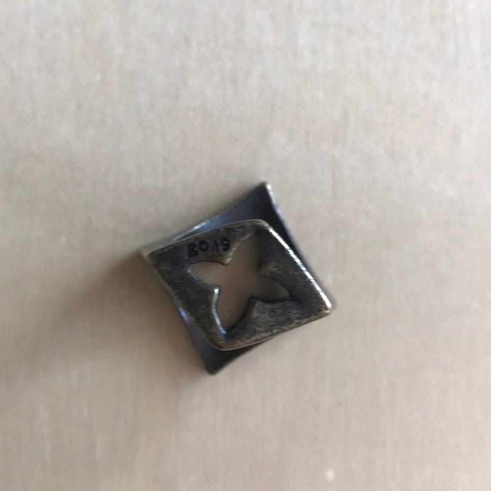 Studded ring - Picture 2 of 3